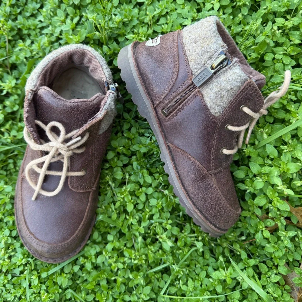 UGG Orin‎ Kids Brown Leather Lace-Up Boots w/shearling lining Sz-12 Toddler.   X